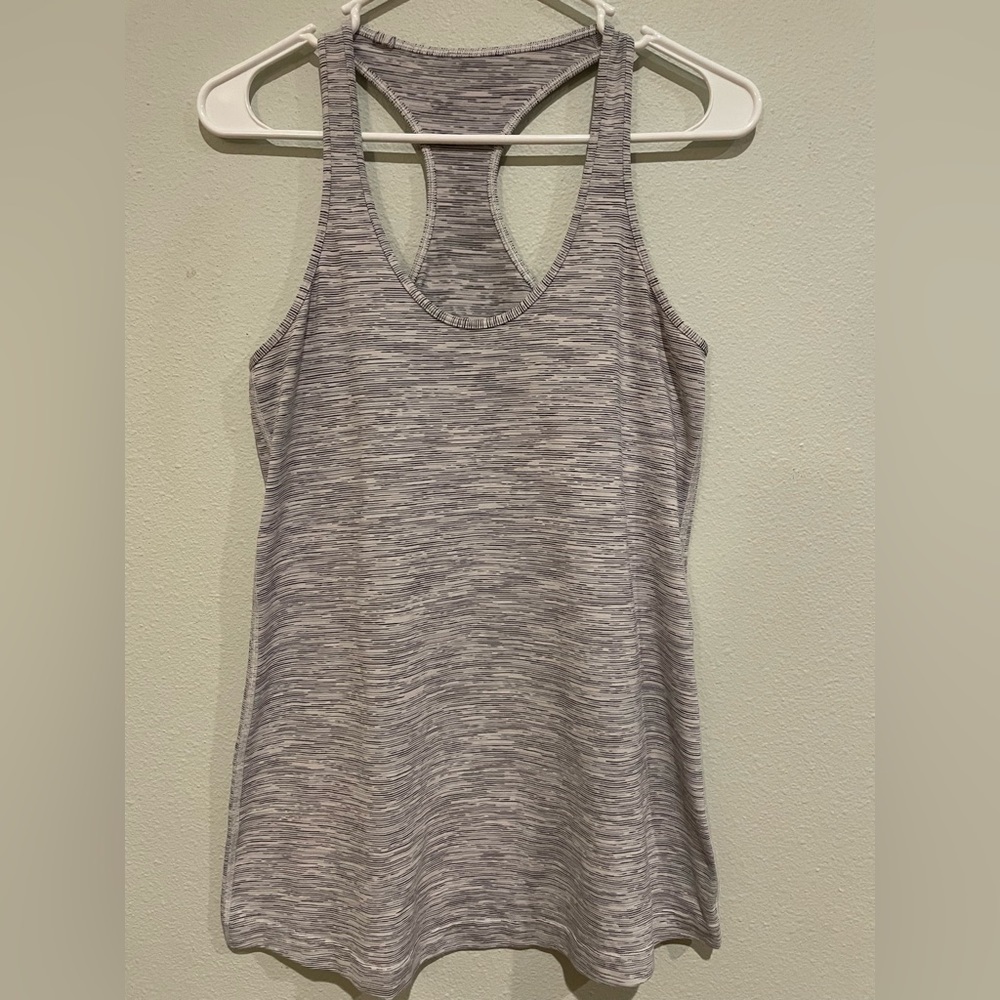 Lululemon women’s razorback hip length tank. Measures Size 4